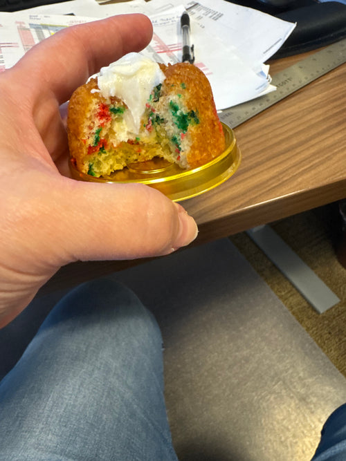 Mini Bundt - 2.5"T x 2"B x 1.25"H (serves 1)